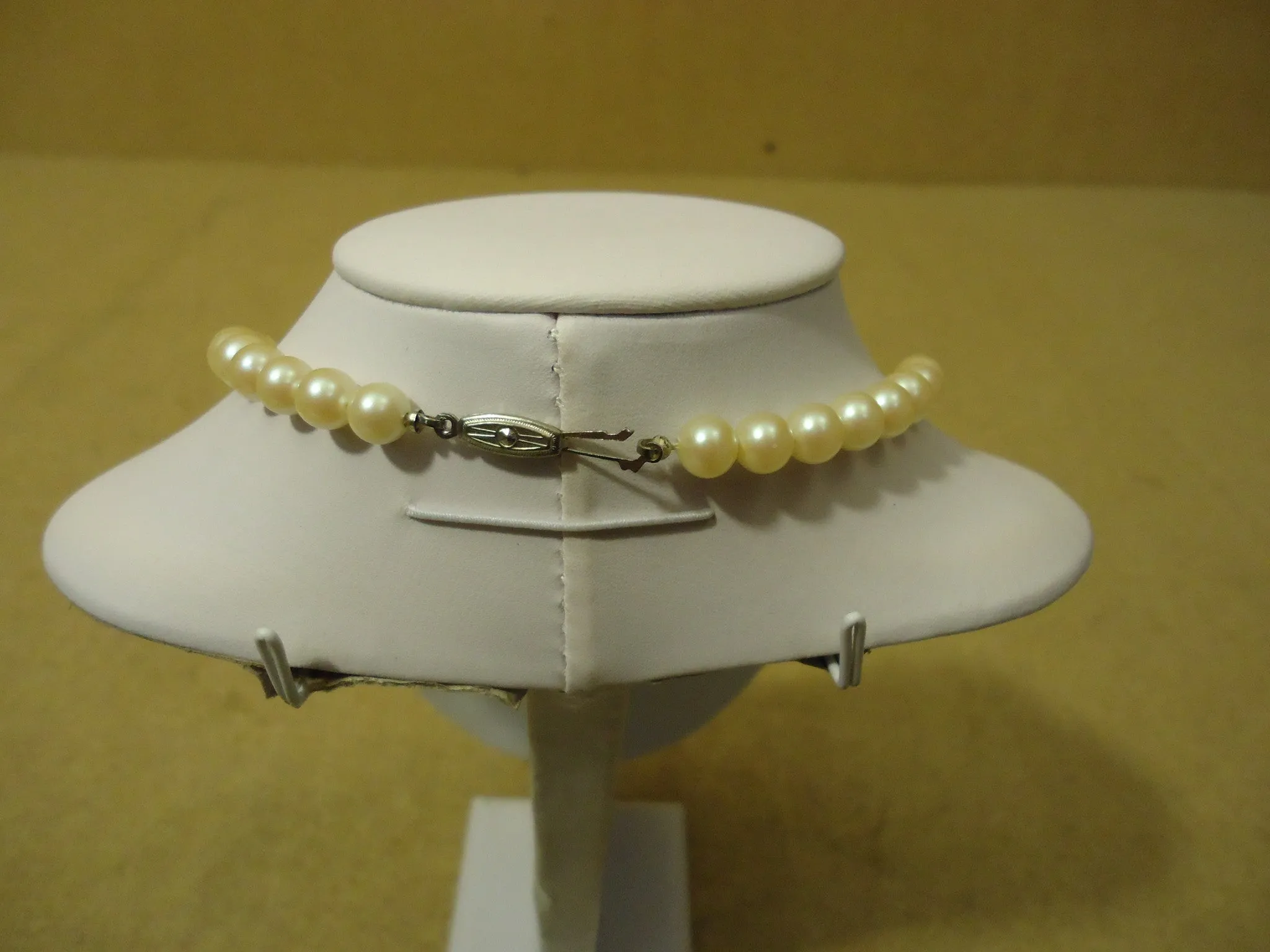 Designer Fashion Necklace 16in L Strand/String Pearl Faux Female Adult Whites -- Used